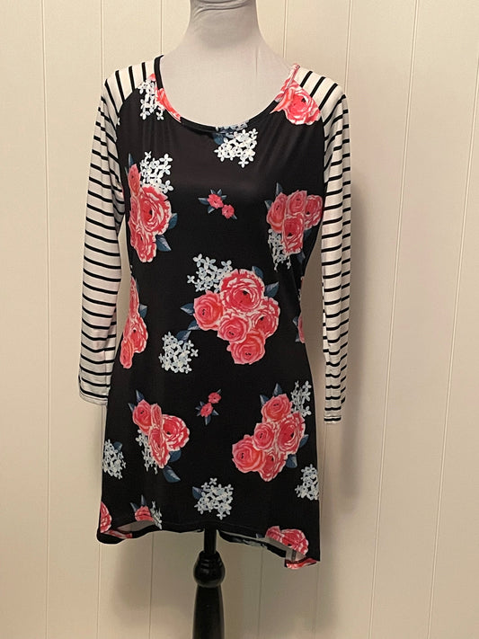 Size Medium - flower detail shirt/dress