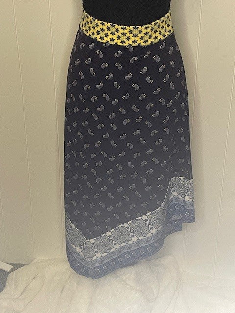 *CLEARANCE* Size Medium - Jaclyn Smith skirt