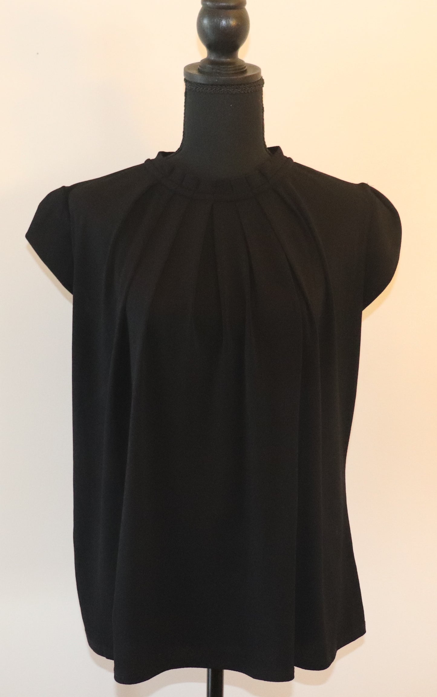Size Medium Elle Black Shirt